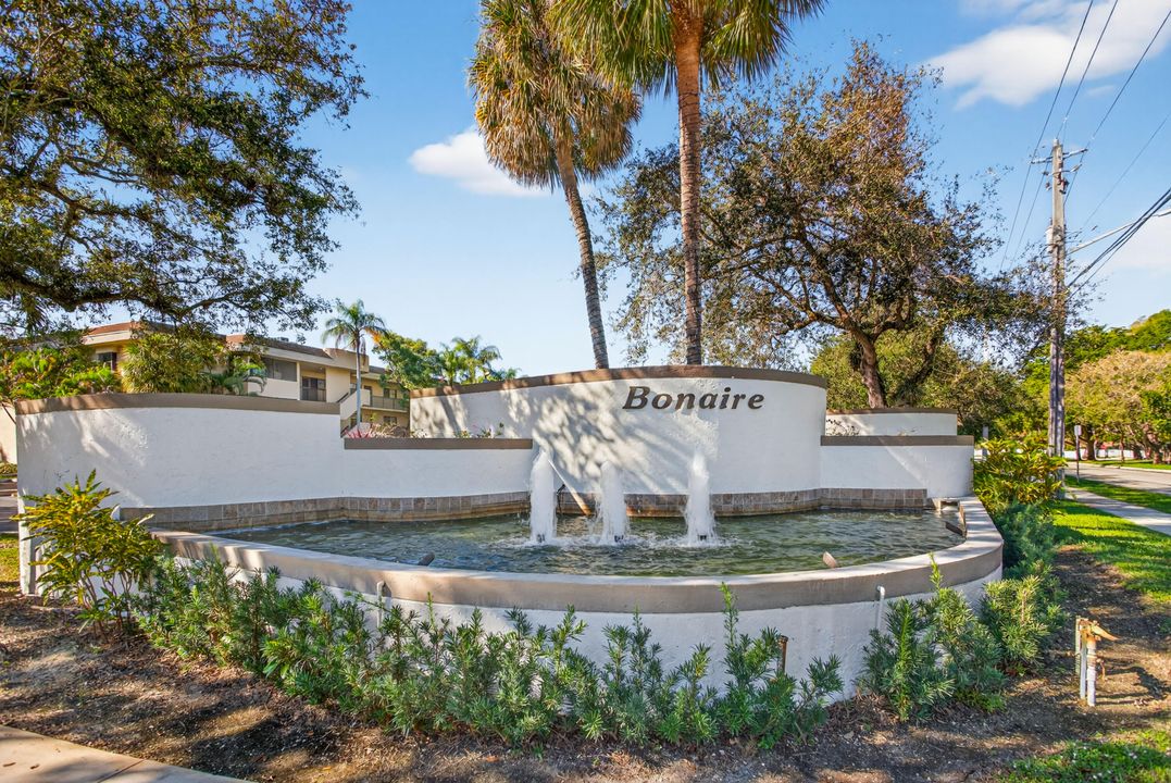 For Sale: $260,000 (2 beds, 2 baths, 1215 Square Feet)