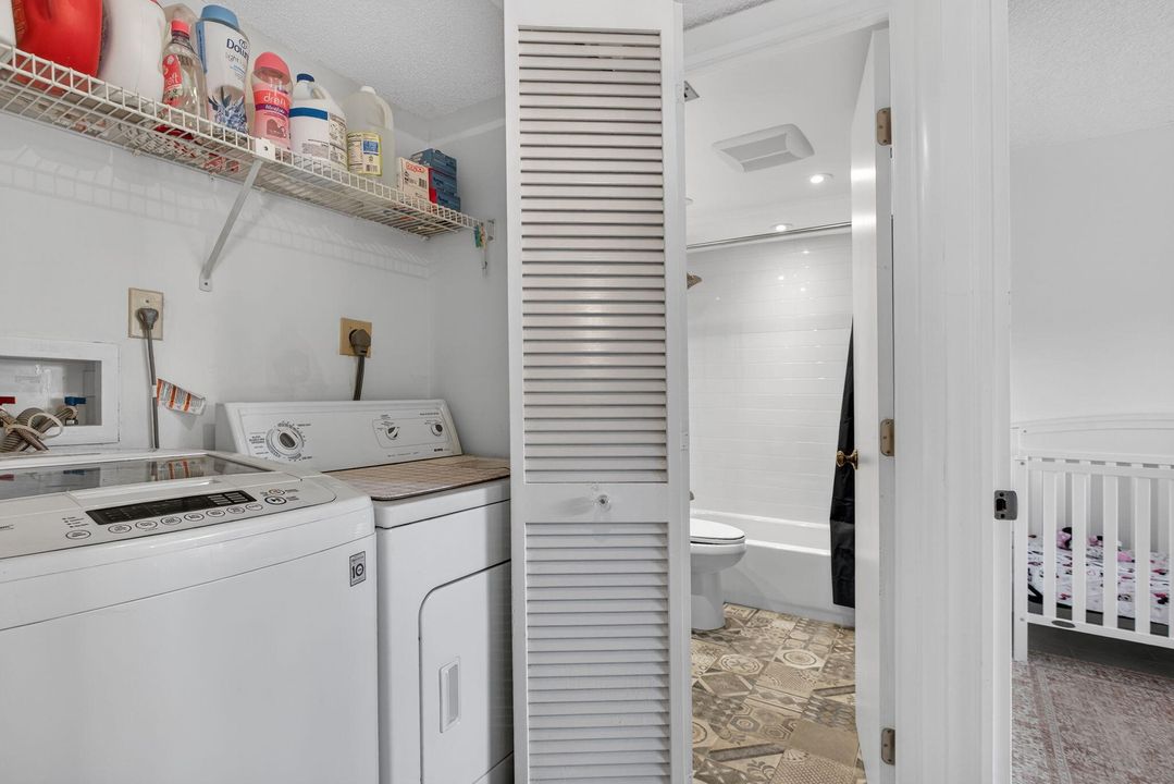 For Sale: $260,000 (2 beds, 2 baths, 1215 Square Feet)