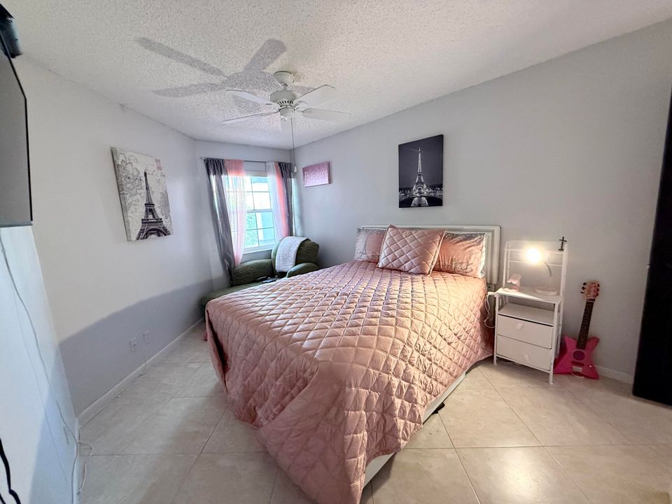 En Venta: $720,000 (4 camas, 2 baños, 2177 Pies cuadrados)