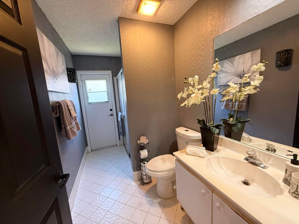 En Venta: $720,000 (4 camas, 2 baños, 2177 Pies cuadrados)