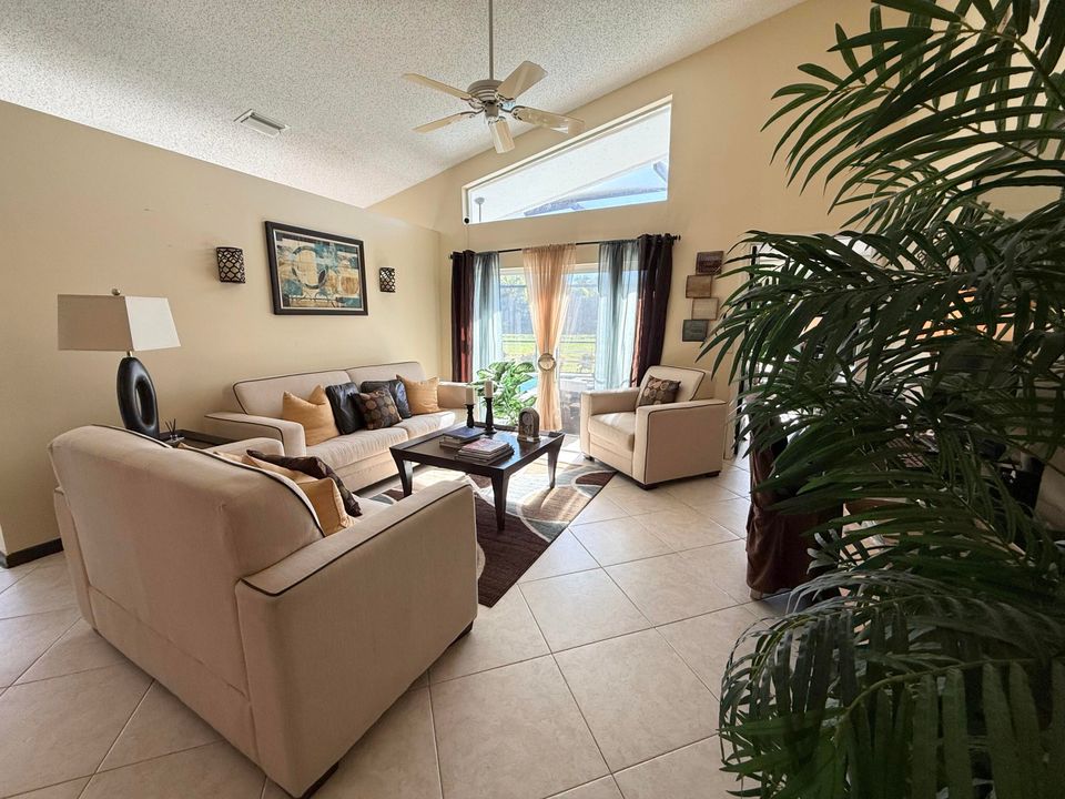 En Venta: $720,000 (4 camas, 2 baños, 2177 Pies cuadrados)