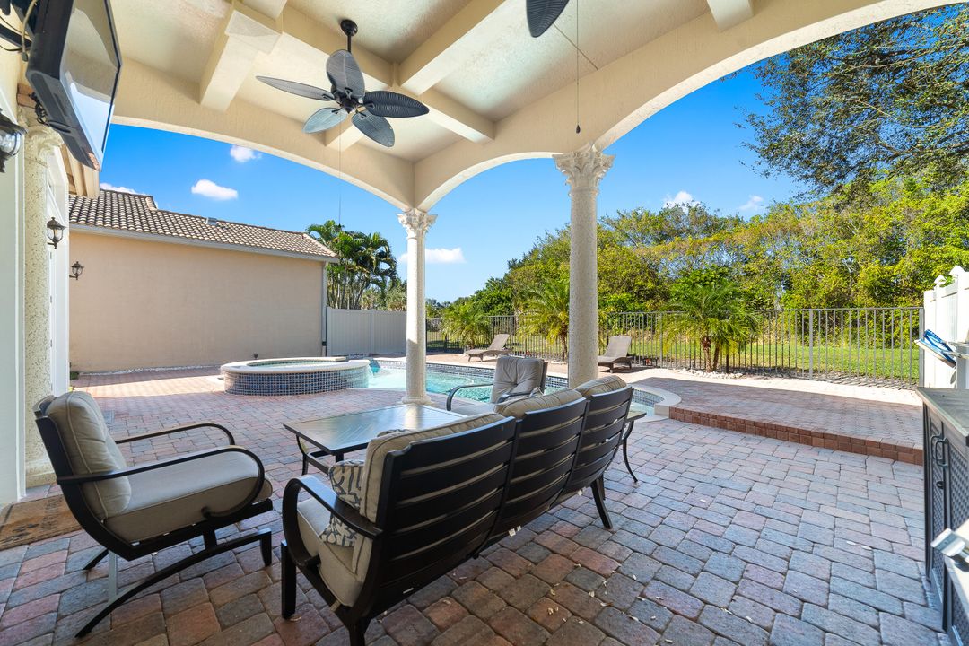 For Sale: $825,000 (3 beds, 3 baths, 2151 Square Feet)