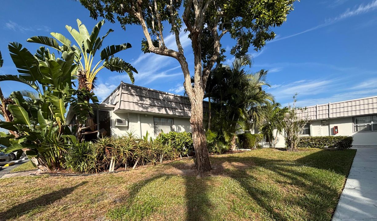 出租: $1,900 (2 贝兹, 2 浴室, 883 平方英尺)