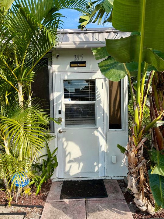 出租: $1,900 (2 贝兹, 2 浴室, 883 平方英尺)