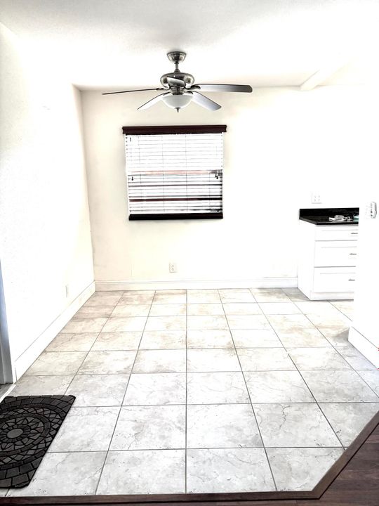 出租: $1,900 (2 贝兹, 2 浴室, 883 平方英尺)