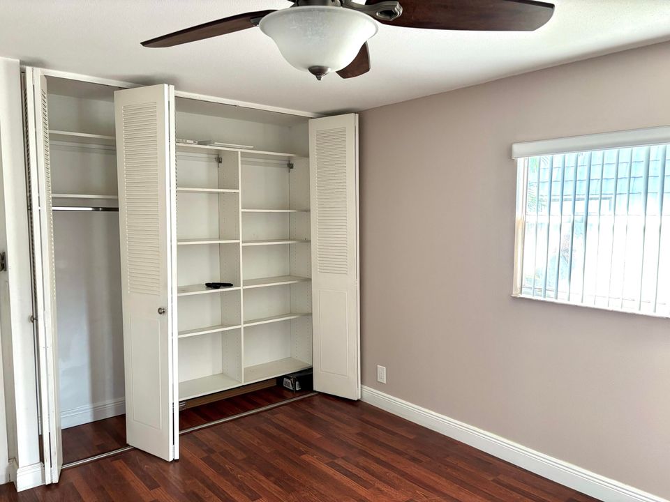 出租: $1,900 (2 贝兹, 2 浴室, 883 平方英尺)