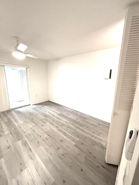 出租: $1,900 (2 贝兹, 2 浴室, 883 平方英尺)