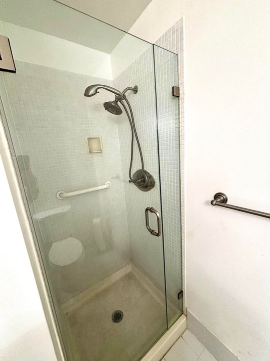 出租: $1,900 (2 贝兹, 2 浴室, 883 平方英尺)