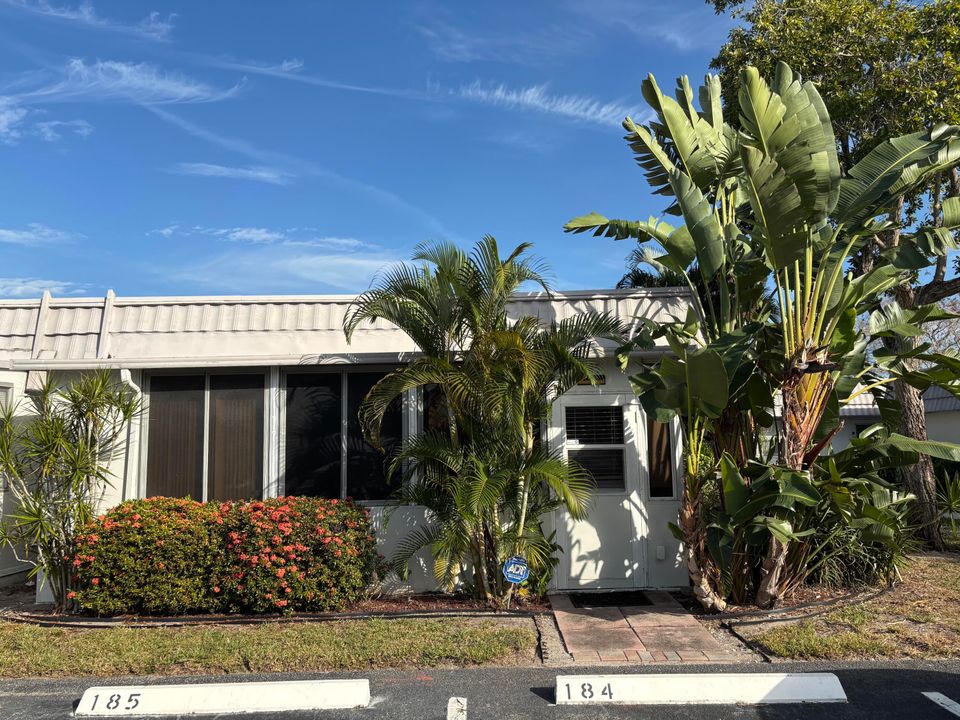 出租: $1,900 (2 贝兹, 2 浴室, 883 平方英尺)