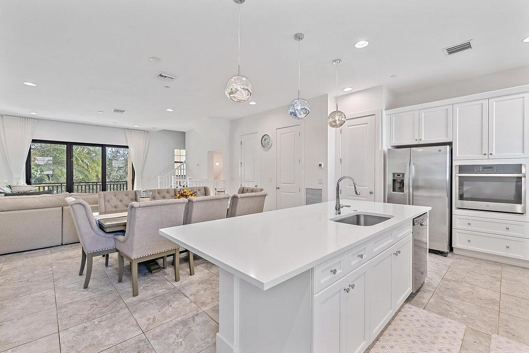 For Rent: $5,200 (3 beds, 3 baths, 2252 Square Feet)