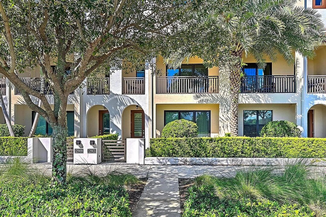 For Rent: $5,200 (3 beds, 3 baths, 2252 Square Feet)