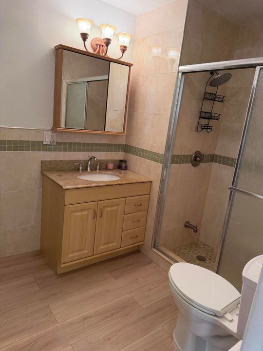 出租: $2,000 (2 贝兹, 2 浴室, 908 平方英尺)