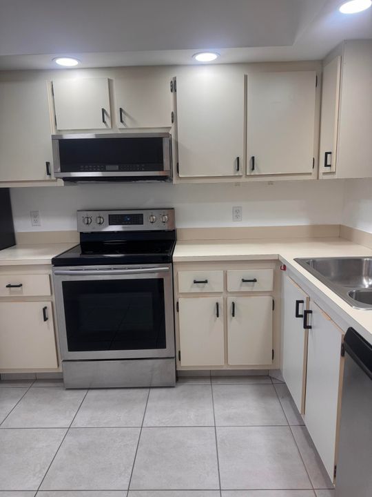 出租: $1,700 (2 贝兹, 2 浴室, 1145 平方英尺)