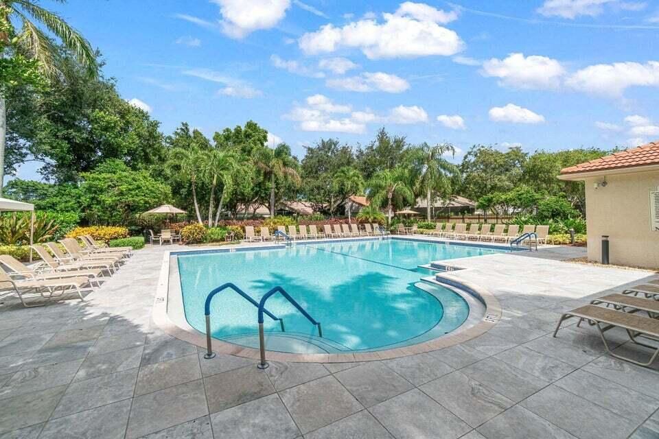 For Sale: $599,000 (3 beds, 2 baths, 2097 Square Feet)