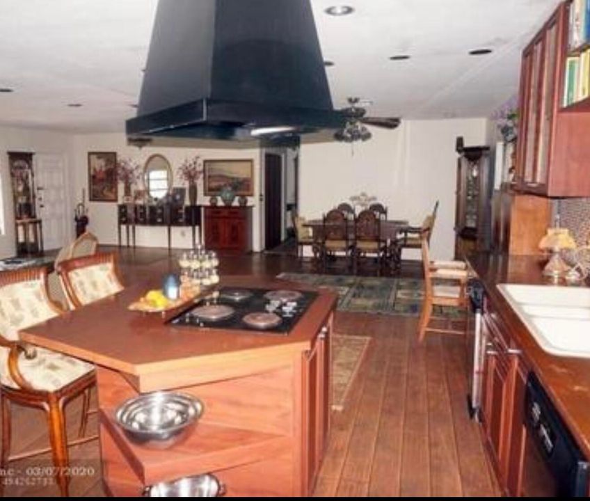 For Sale: $2,299,999 (3 beds, 3 baths, 2276 Square Feet)