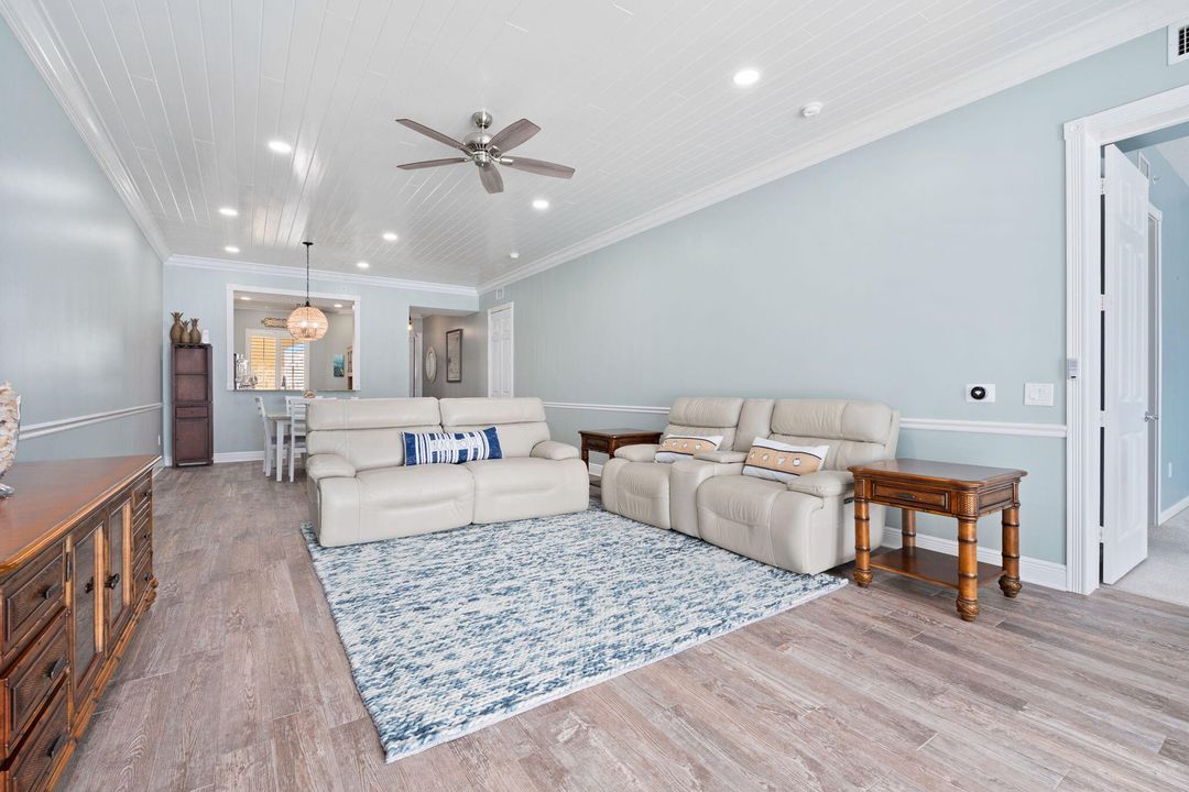 待售: $449,000 (2 贝兹, 2 浴室, 1989 平方英尺)