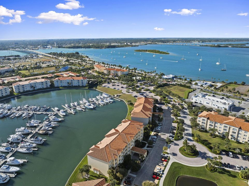 待售: $449,000 (2 贝兹, 2 浴室, 1989 平方英尺)