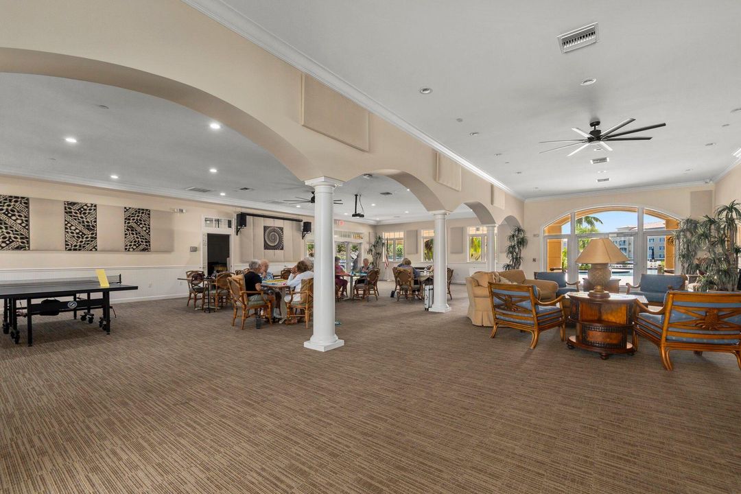 待售: $449,000 (2 贝兹, 2 浴室, 1989 平方英尺)