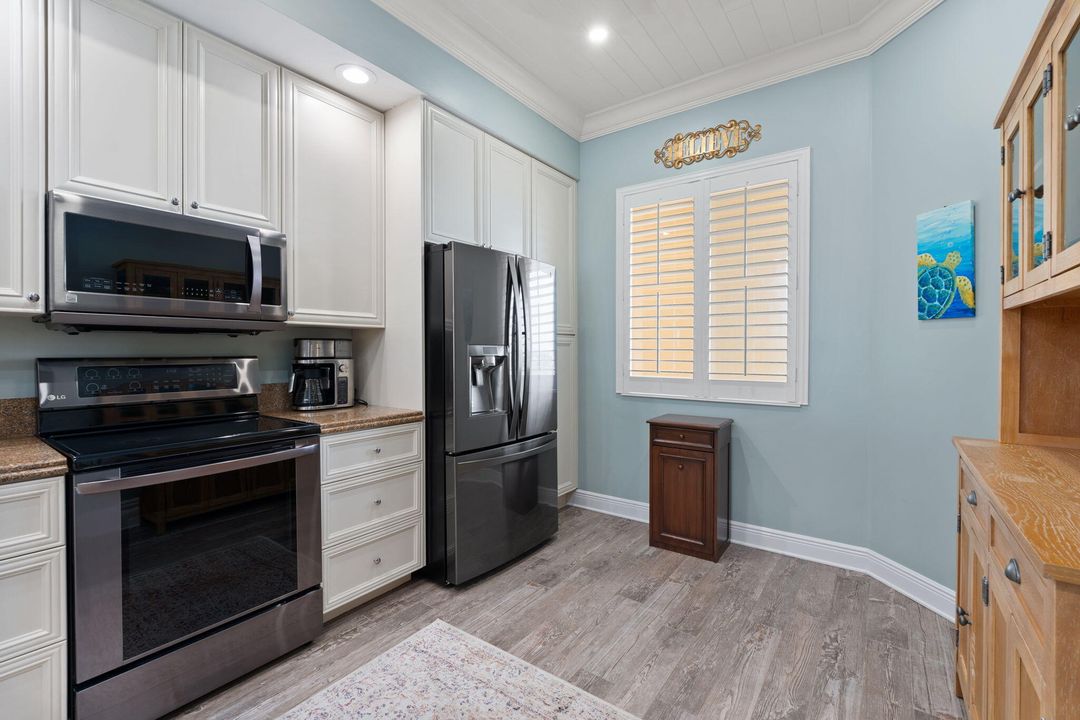 待售: $449,000 (2 贝兹, 2 浴室, 1989 平方英尺)