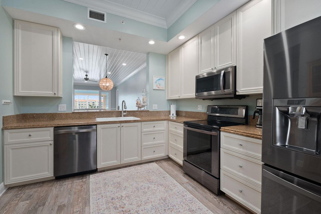 待售: $449,000 (2 贝兹, 2 浴室, 1989 平方英尺)