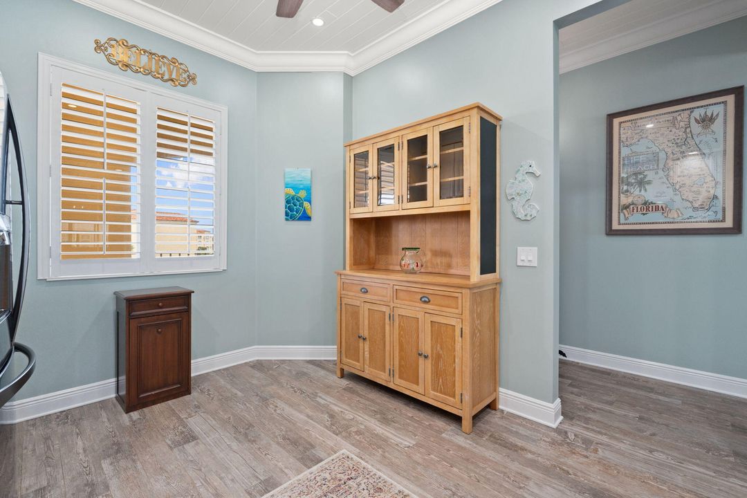 待售: $449,000 (2 贝兹, 2 浴室, 1989 平方英尺)