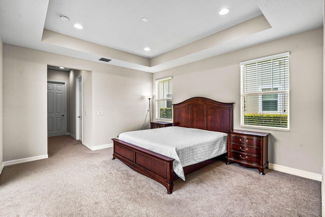 En Venta: $1,300,000 (4 camas, 3 baños, 2661 Pies cuadrados)