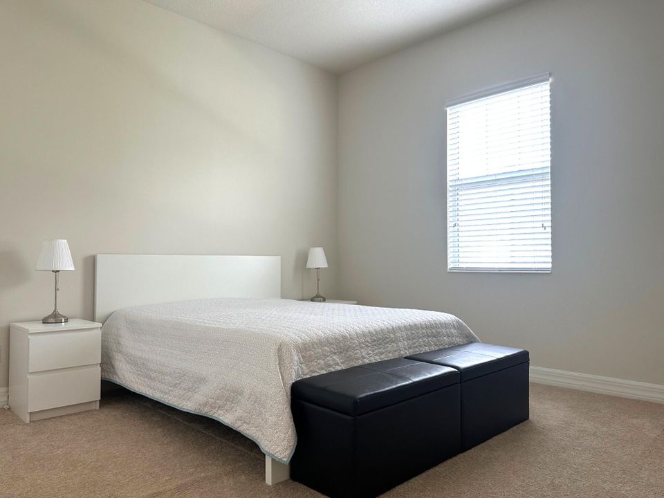 En Venta: $1,300,000 (4 camas, 3 baños, 2661 Pies cuadrados)