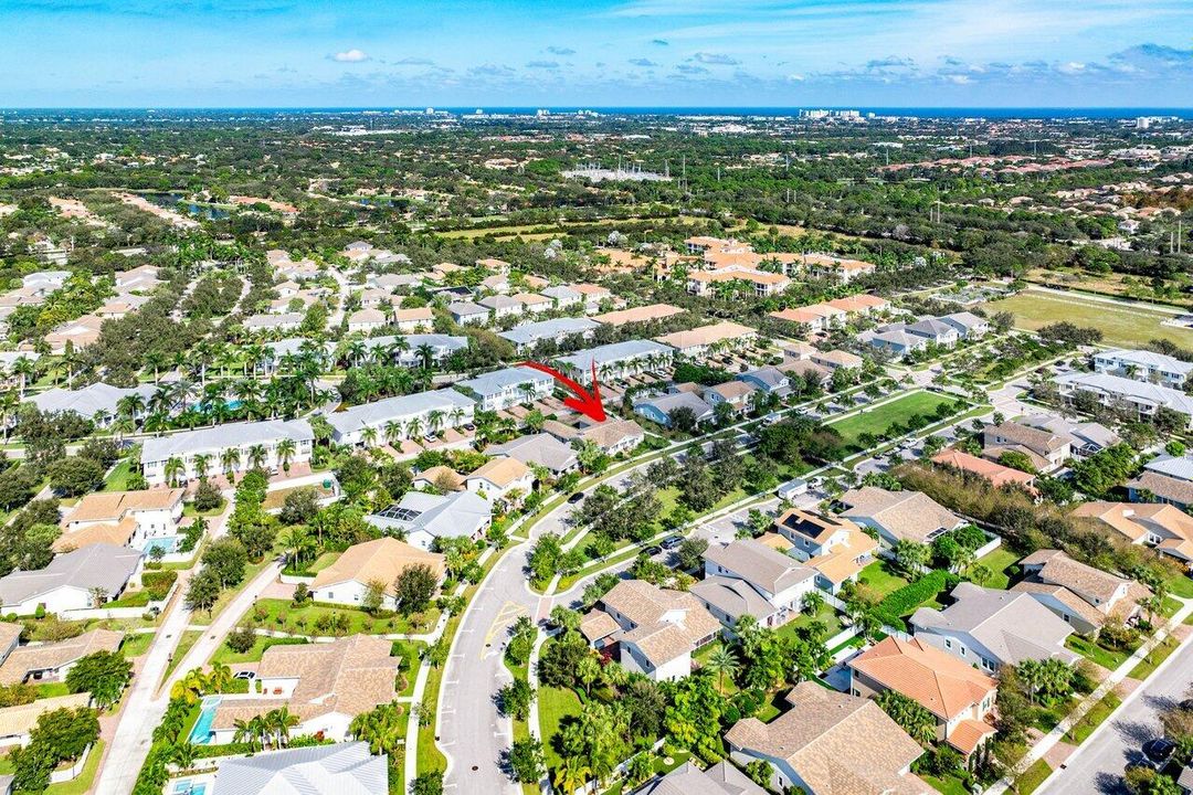 En Venta: $1,300,000 (4 camas, 3 baños, 2661 Pies cuadrados)