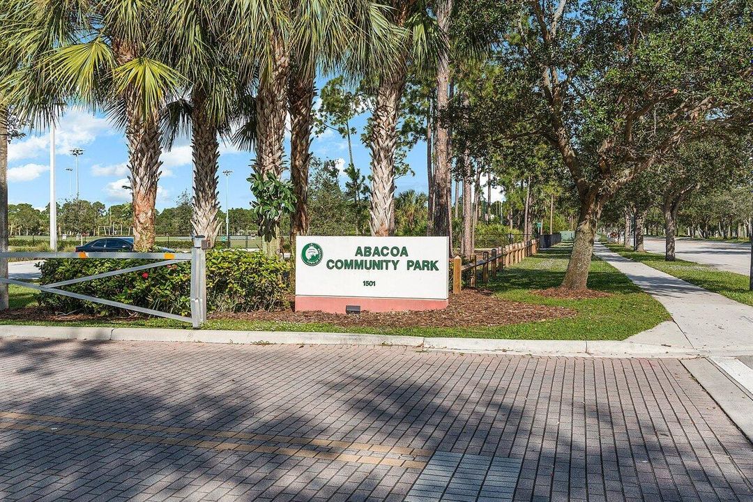 En Venta: $1,300,000 (4 camas, 3 baños, 2661 Pies cuadrados)