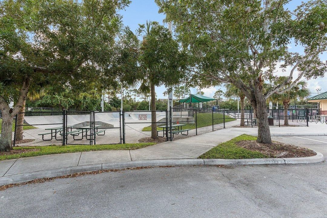 En Venta: $1,300,000 (4 camas, 3 baños, 2661 Pies cuadrados)