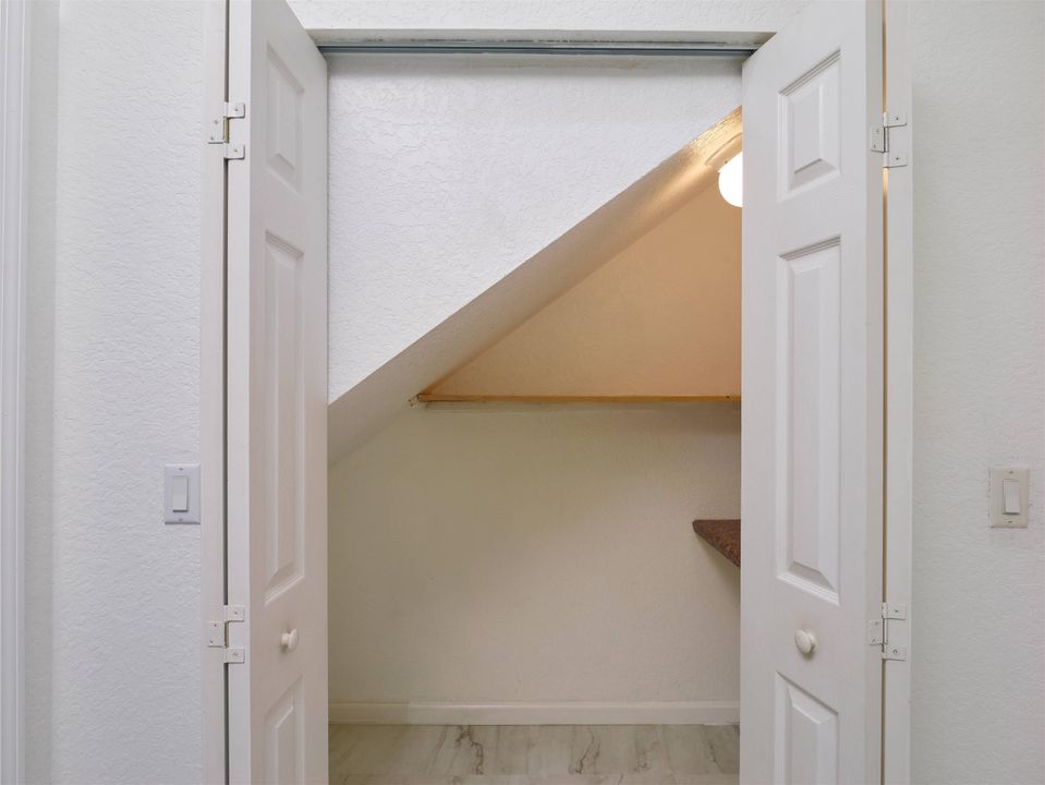 待售: $459,900 (2 贝兹, 2 浴室, 1700 平方英尺)