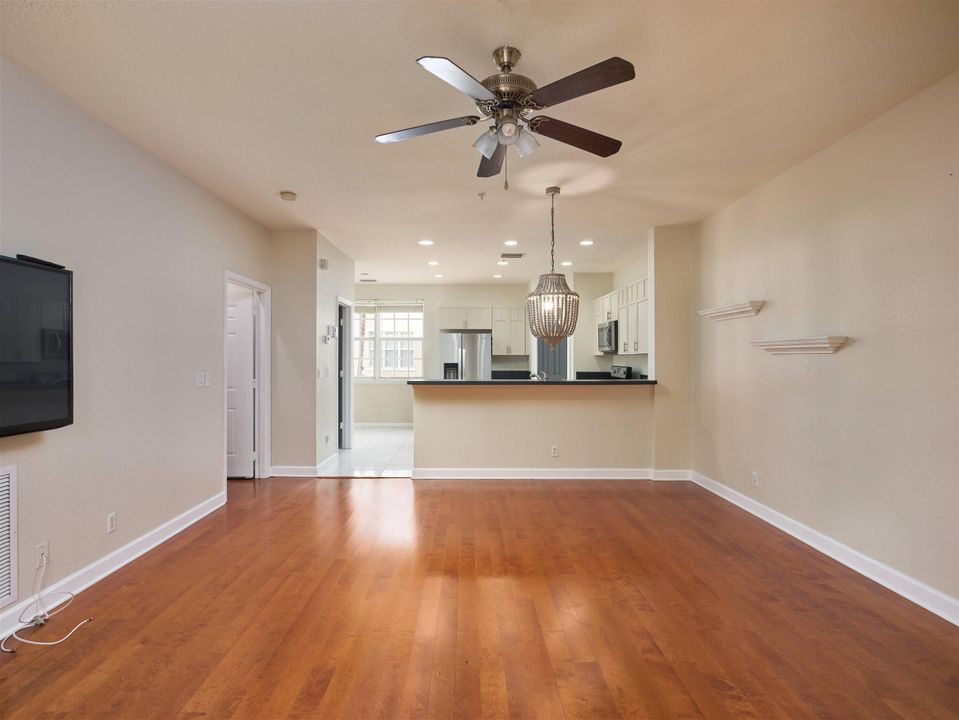 待售: $459,900 (2 贝兹, 2 浴室, 1700 平方英尺)