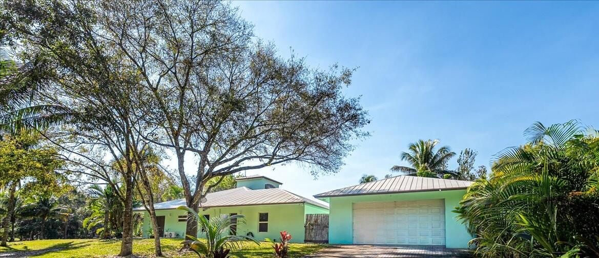 For Sale: $999,000 (5 beds, 3 baths, 2800 Square Feet)