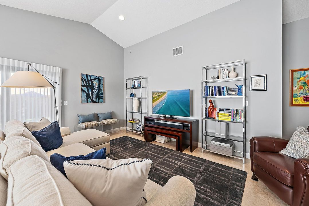 На продажу: $669,000 (3 спален, 2 ванн, 1730 Квадратных фут)