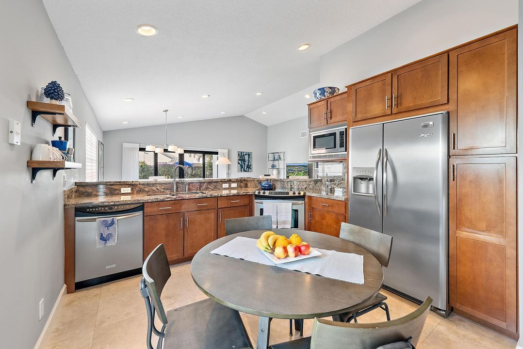 На продажу: $669,000 (3 спален, 2 ванн, 1730 Квадратных фут)