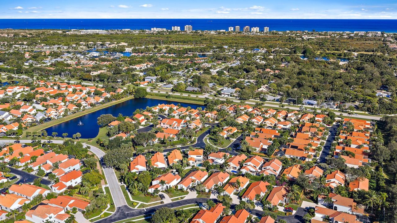 На продажу: $669,000 (3 спален, 2 ванн, 1730 Квадратных фут)