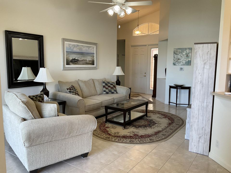 For Rent: $2,900 (2 beds, 2 baths, 1661 Square Feet)