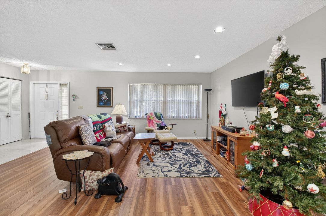 En Venta: $395,000 (2 camas, 2 baños, 1692 Pies cuadrados)