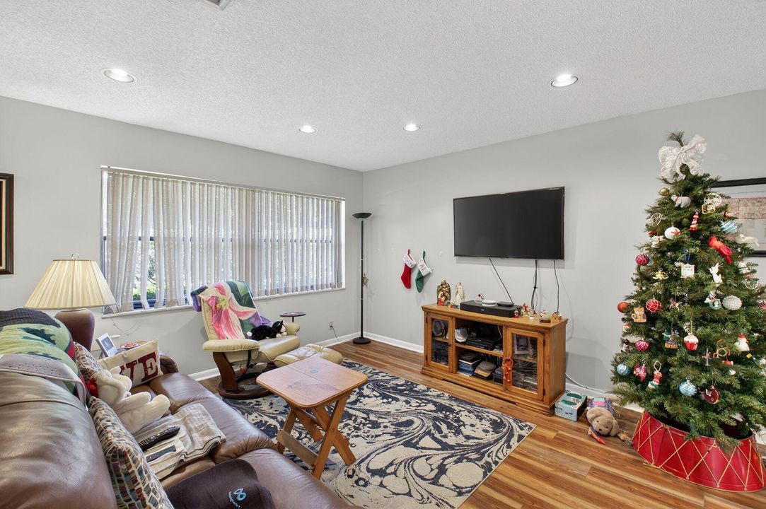 En Venta: $395,000 (2 camas, 2 baños, 1692 Pies cuadrados)