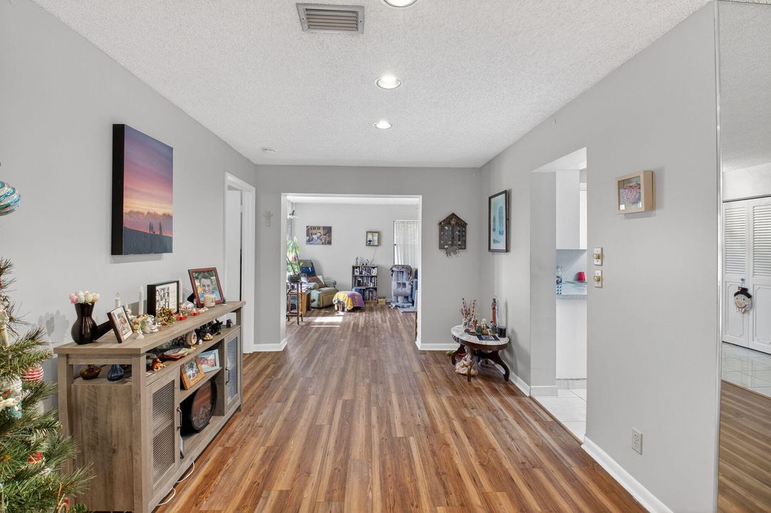 En Venta: $395,000 (2 camas, 2 baños, 1692 Pies cuadrados)