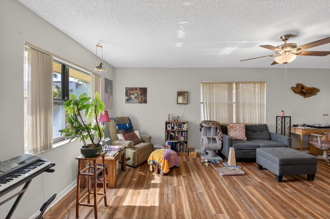 En Venta: $395,000 (2 camas, 2 baños, 1692 Pies cuadrados)