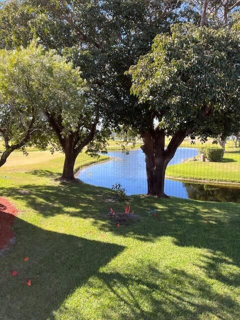 На продажу: $79,900 (2 спален, 2 ванн, 907 Квадратных фут)