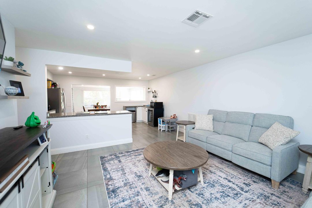 For Sale: $365,000 (3 beds, 2 baths, 1328 Square Feet)