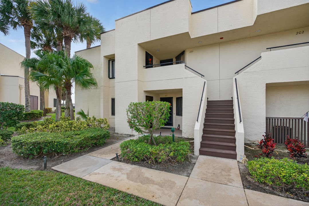 For Sale: $285,000 (3 beds, 2 baths, 1346 Square Feet)