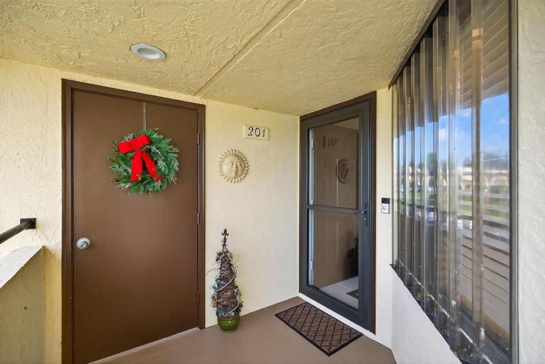 For Sale: $285,000 (3 beds, 2 baths, 1346 Square Feet)