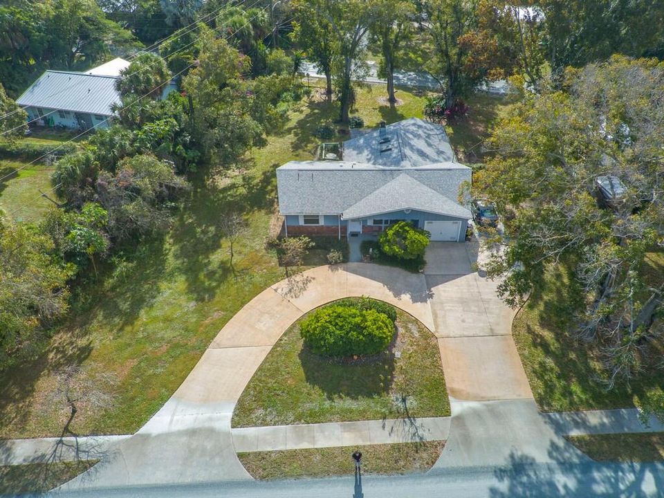 For Sale: $395,000 (2 beds, 2 baths, 1375 Square Feet)