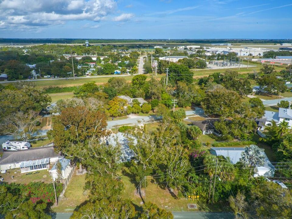 For Sale: $395,000 (2 beds, 2 baths, 1375 Square Feet)