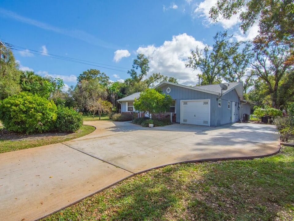 For Sale: $395,000 (2 beds, 2 baths, 1375 Square Feet)