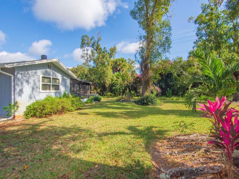 For Sale: $395,000 (2 beds, 2 baths, 1375 Square Feet)