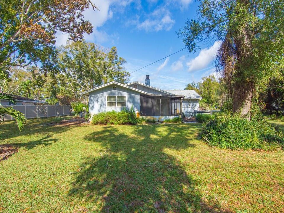 For Sale: $395,000 (2 beds, 2 baths, 1375 Square Feet)